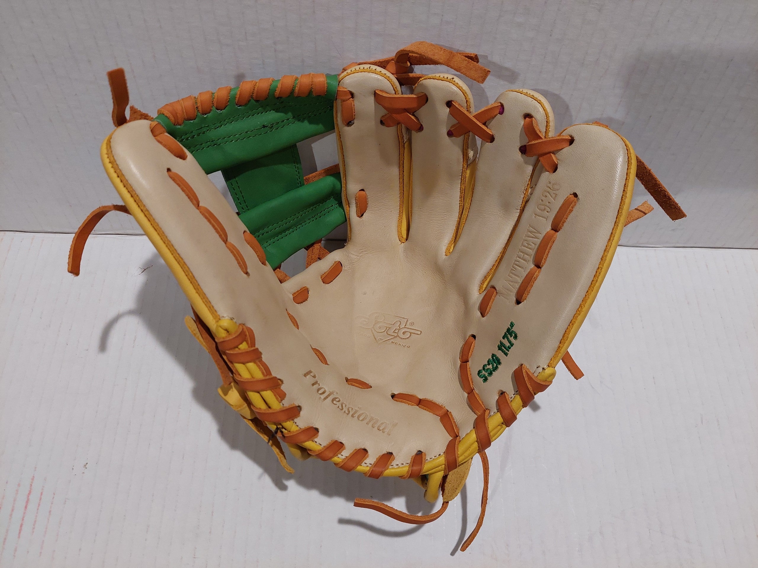 Go Bananas 11.75 Fielding Glove