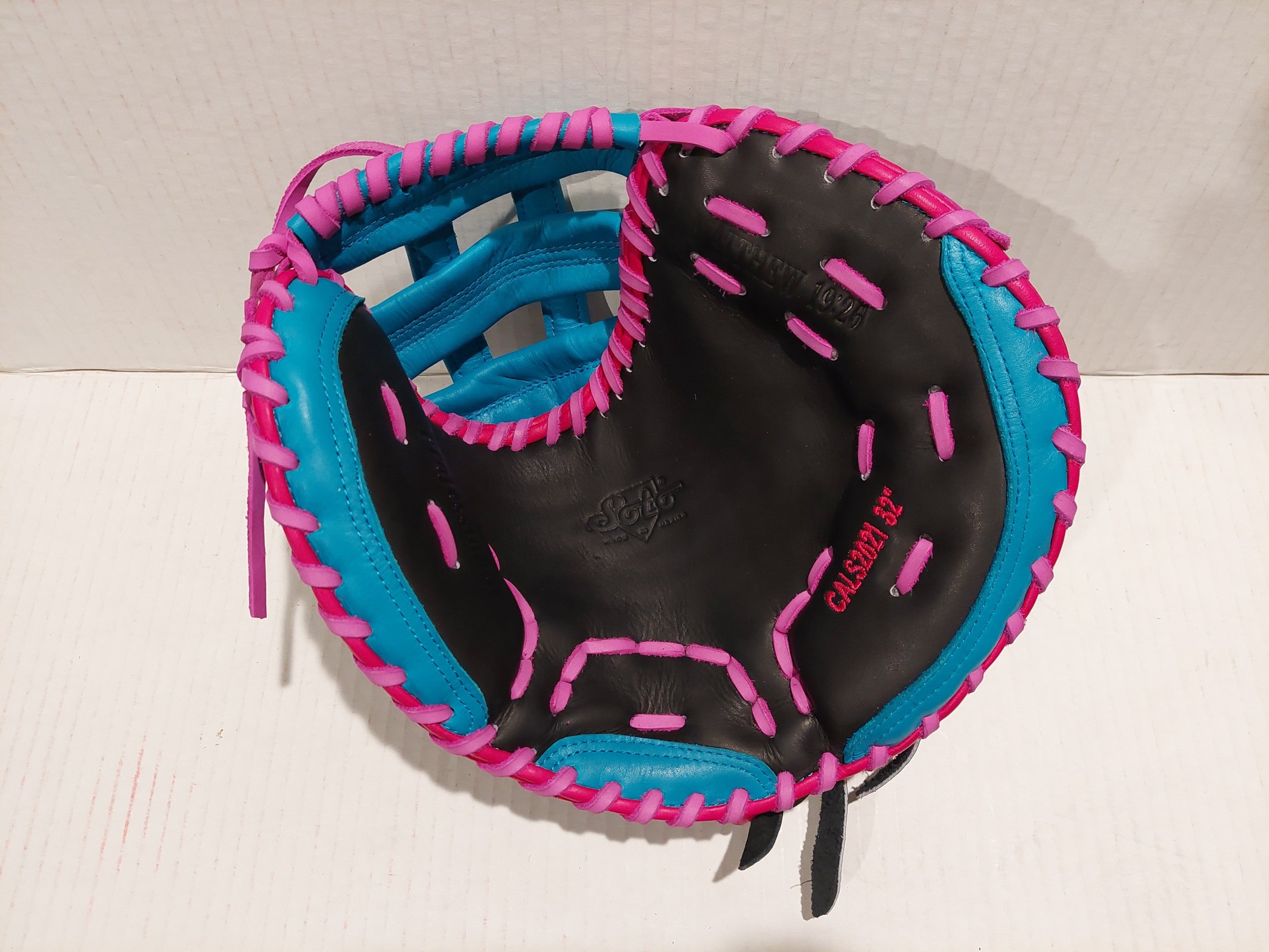Soto Softball Catchers Mitt-1
