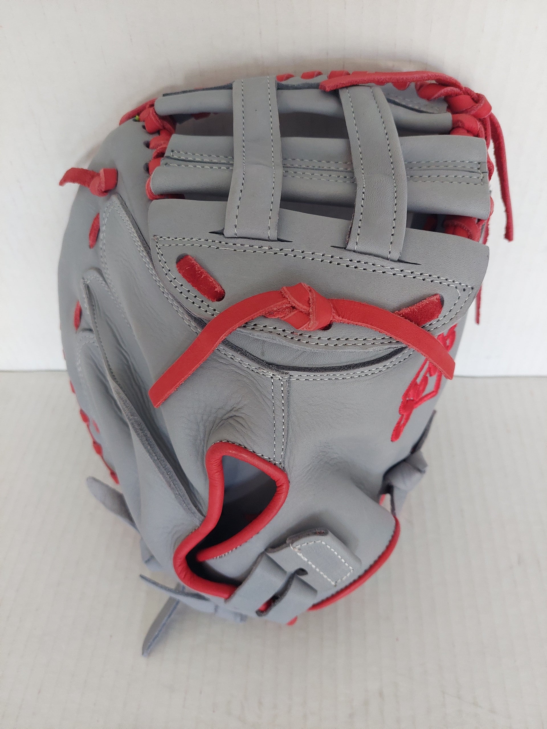 Soto Softball Catchers Mitt-2